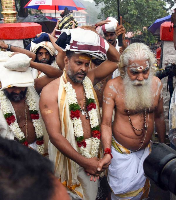 News In Photos (16 November 2018) | Photos Of Top News Today - Oneindia Gallery News In Photos (16 November 2018) | Photos Of Top News Today - Oneindia Gallery