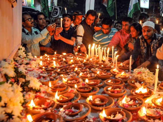 Pulwama Terror Attack: India Unites In Mourning For CRPF Jawans Pulwama Terror Attack: India Unites In Mourning For CRPF Jawans