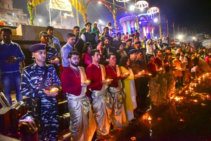 Pulwama Terror Attack: India Unites In Mourning For CRPF Jawans Pulwama Terror Attack: India Unites In Mourning For CRPF Jawans