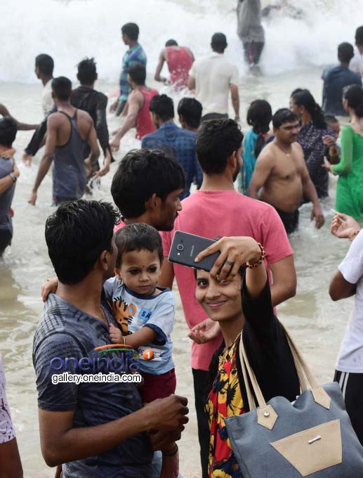 Devotees Takes Holy Dip At Vizag Beach Devotees Takes Holy Dip At Vizag Beach