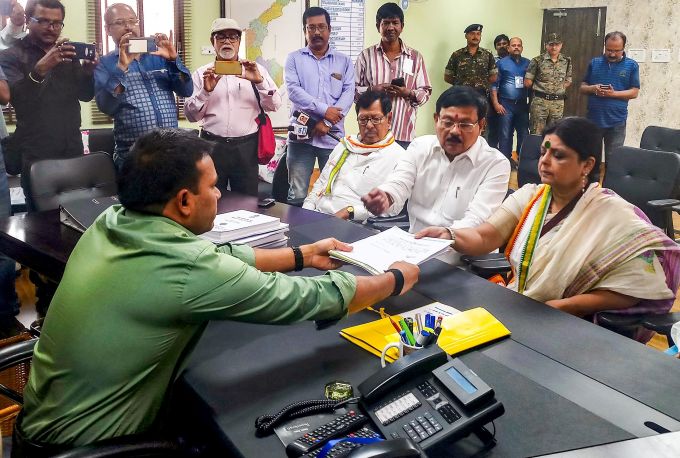 News In Photos (25 March 2019) | Photos Of Top News Today - Oneindia Gallery News In Photos (25 March 2019) | Photos Of Top News Today - Oneindia Gallery