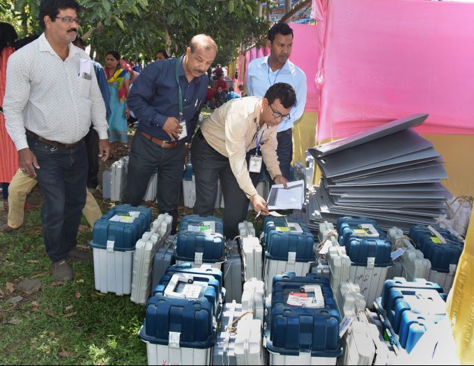News In Photos (10 April 2019) | Photos Of Top News Today - Oneindia Gallery News In Photos (10 April 2019) | Photos Of Top News Today - Oneindia Gallery