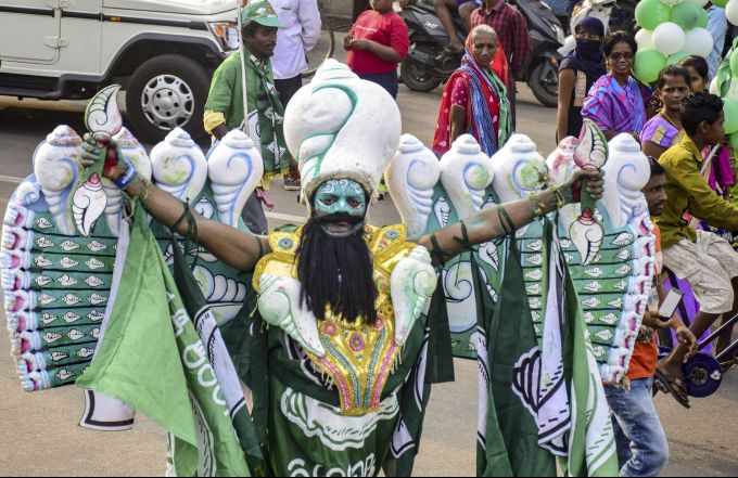 News In Photos (19 April 2019) | Photos Of Top News Today - Oneindia Gallery News In Photos (19 April 2019) | Photos Of Top News Today - Oneindia Gallery