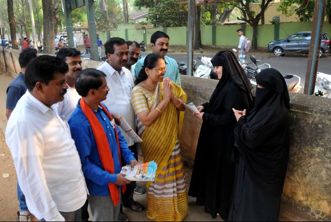 News In Photos (2 April 2019) | Photos Of Top News Today - Oneindia Gallery News In Photos (2 April 2019) | Photos Of Top News Today - Oneindia Gallery