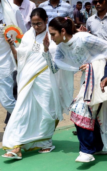 News In Photos (11 May 2019) | Photos Of Top News Today - Oneindia Gallery News In Photos (11 May 2019) | Photos Of Top News Today - Oneindia Gallery