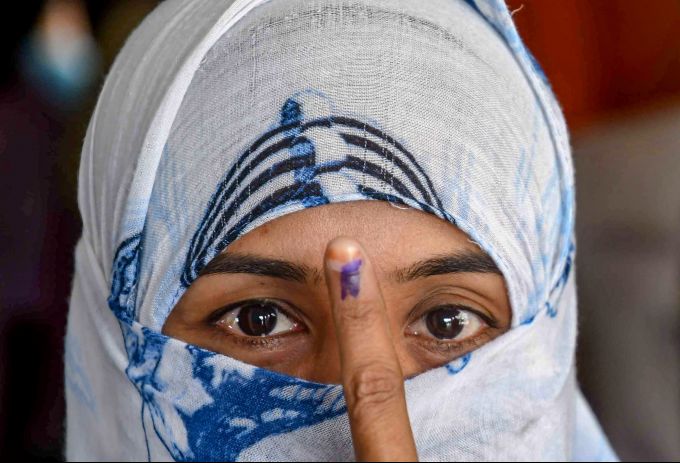News In Photos (6 May 2019) | Photos Of Top News Today - Oneindia Gallery News In Photos (6 May 2019) | Photos Of Top News Today - Oneindia Gallery