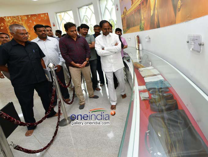 Telangana CM KCR Pays Tribute To APJ Abdul Kalam In Rameswaram Telangana CM KCR Pays Tribute To APJ Abdul Kalam In Rameswaram