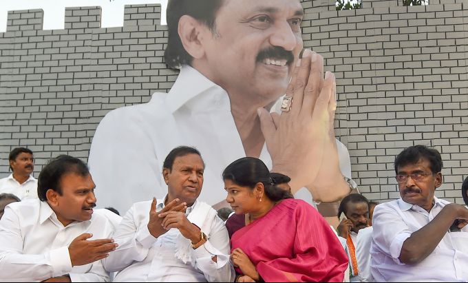 News In Photos (3 June 2019) | Photos Of Top News Today - Oneindia Gallery News In Photos (3 June 2019) | Photos Of Top News Today - Oneindia Gallery