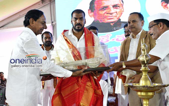 CM KCR And Governor ESL Narasimhan Inaugurates Mega Irrigation Project CM KCR And Governor ESL Narasimhan Inaugurates Mega Irrigation Project