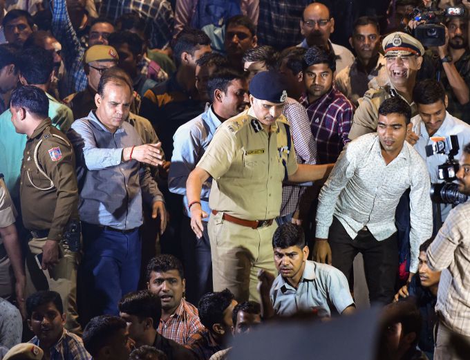 News In Photos (5 November 2019) | Photos Of Top News Today - Oneindia Gallery News In Photos (5 November 2019) | Photos Of Top News Today - Oneindia Gallery