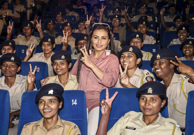 News In Photos (11 December 2019) | Photos Of Top News Today - Oneindia Gallery News In Photos (11 December 2019) | Photos Of Top News Today - Oneindia Gallery