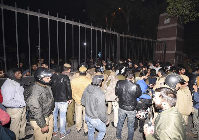 News In Photos (5 January 2020) | Photos Of Top News Today - Oneindia Gallery News In Photos (5 January 2020) | Photos Of Top News Today - Oneindia Gallery
