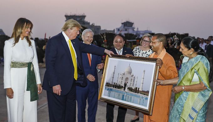 News In Photos (24 February 2020) | Photos Of Top News Today - Oneindia Gallery News In Photos (24 February 2020) | Photos Of Top News Today - Oneindia Gallery