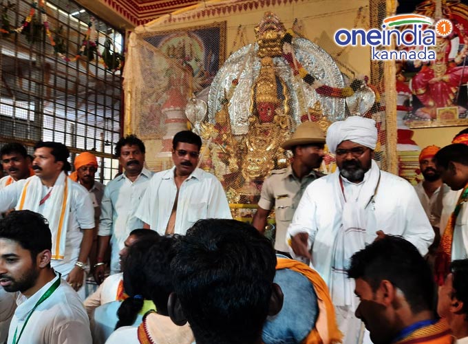 ಅದ್ಧೂರಿಯಾಗಿ ನಡೆದ ಶಿರಸಿ ಮಾರಿಕಾಂಬಾ ರಥೋತ್ಸವ ಅದ್ಧೂರಿಯಾಗಿ ನಡೆದ ಶಿರಸಿ ಮಾರಿಕಾಂಬಾ ರಥೋತ್ಸವ