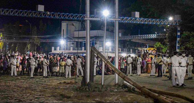 News In Photos (1 April 2020) | Photos Of Top News Today - Oneindia Gallery News In Photos (1 April 2020) | Photos Of Top News Today - Oneindia Gallery
