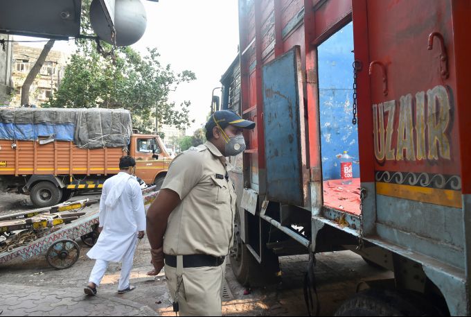 News In Photos (4 April 2020) | Photos Of Top News Today - Oneindia Gallery News In Photos (4 April 2020) | Photos Of Top News Today - Oneindia Gallery