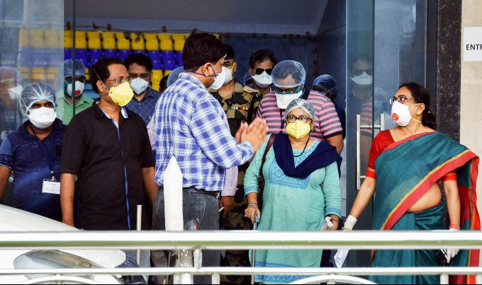News In Photos (24 April 2020) | Photos Of Top News Today - Oneindia Gallery News In Photos (24 April 2020) | Photos Of Top News Today - Oneindia Gallery