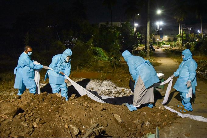 News In Photos (28 April 2020) | Photos Of Top News Today - Oneindia Gallery News In Photos (28 April 2020) | Photos Of Top News Today - Oneindia Gallery