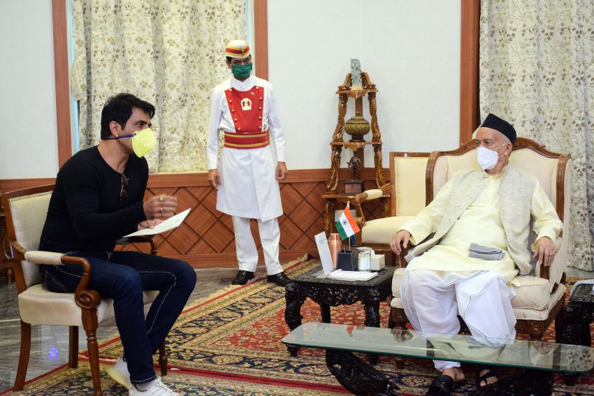 Bollywood Actor Sonu Sood Meets Bhagat Singh Koshyari (Maharashtra Governor) Bollywood Actor Sonu Sood Meets Bhagat Singh Koshyari (Maharashtra Governor)