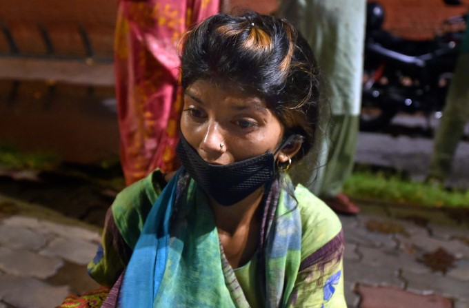 Delhi Lockdown : Heart Wrenching Migrant Photos Delhi Lockdown : Heart Wrenching Migrant Photos