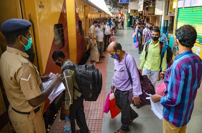 Stranded Migrant Workers Leave To Their Hometown Stranded Migrant Workers Leave To Their Hometown