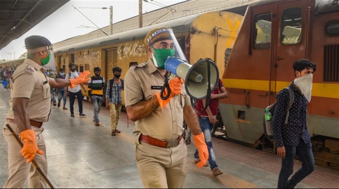 Special Train For Migrants From Howrah Station In Kolkata Special Train For Migrants From Howrah Station In Kolkata