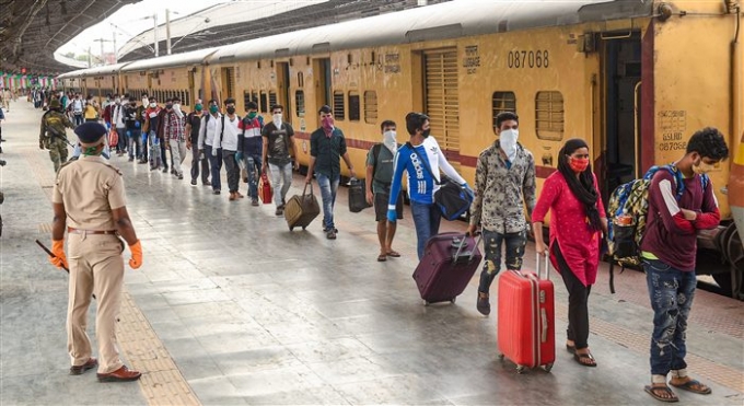 Special Train For Migrants From Howrah Station In Kolkata Special Train For Migrants From Howrah Station In Kolkata