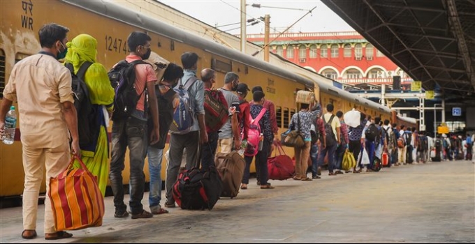 Special Train For Migrants From Howrah Station In Kolkata Special Train For Migrants From Howrah Station In Kolkata