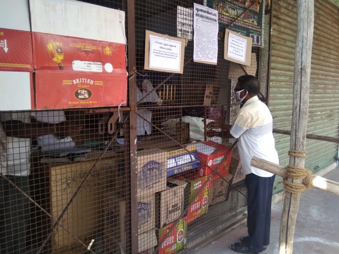 People Rush To Liquor Shops Opened In Major Parts Of India People Rush To Liquor Shops Opened In Major Parts Of India