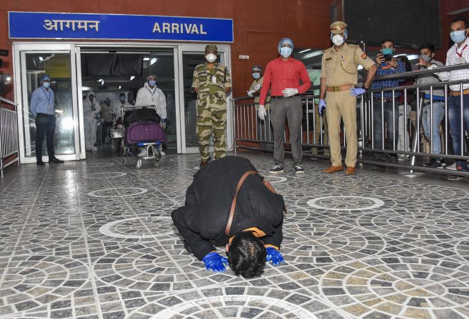 News In Photos (9 May 2020) | Photos Of Top News Today - Oneindia Gallery News In Photos (9 May 2020) | Photos Of Top News Today - Oneindia Gallery