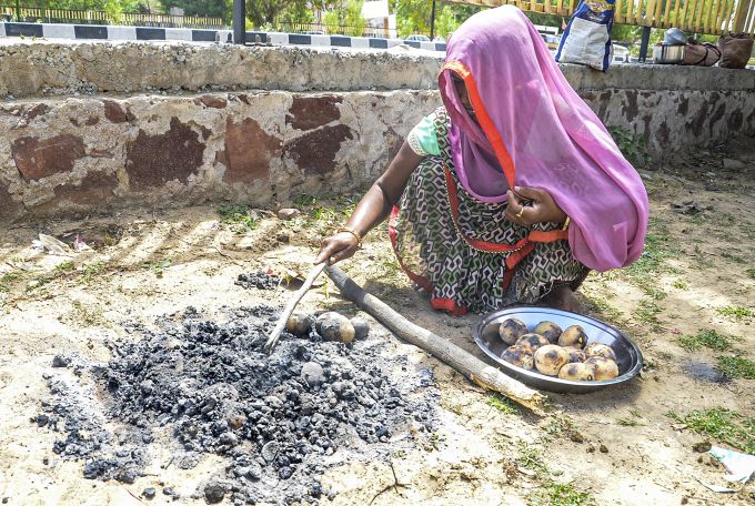 News In Photos (17 May 2020) | Photos Of Top News Today - Oneindia Gallery News In Photos (17 May 2020) | Photos Of Top News Today - Oneindia Gallery