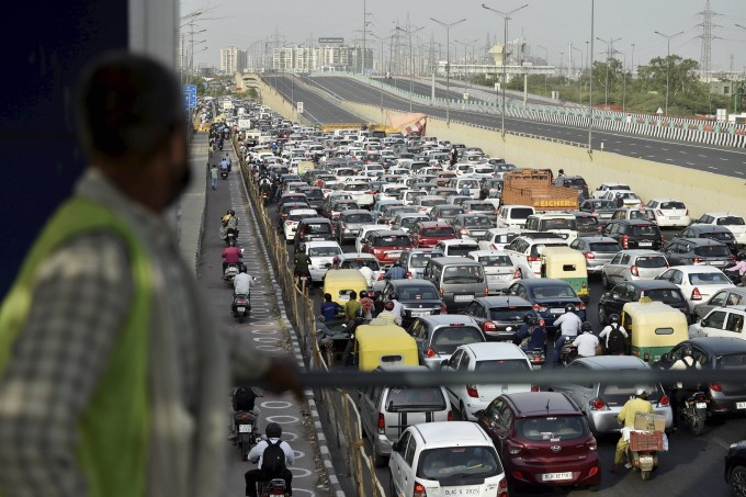 Lockdown 4.0 Massive Traffic Jam In Delhi After Lockdown Ease Lockdown 4.0 Massive Traffic Jam In Delhi After Lockdown Ease