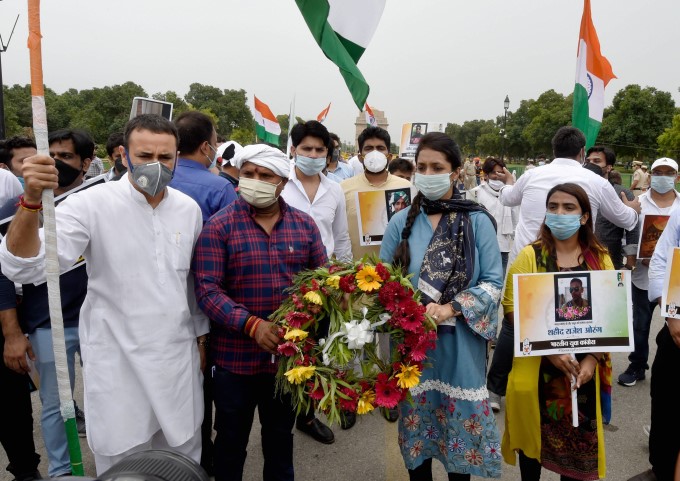 Congress Leaders Pay Tribute To Soldiers Who Were Martyred In Indo-China Clash Congress Leaders Pay Tribute To Soldiers Who Were Martyred In Indo-China Clash