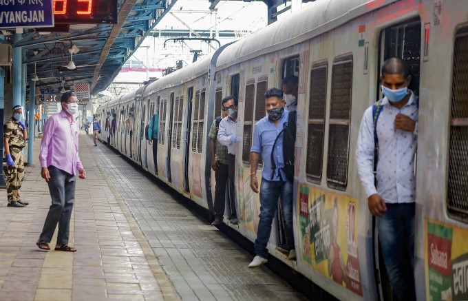 Mumbai Local Trains Starts For Essentials Services Mumbai Local Trains Starts For Essentials Services