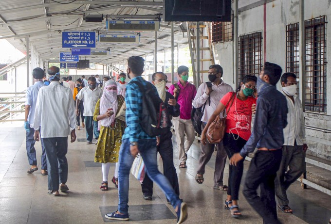 Mumbai Local Trains Starts For Essentials Services Mumbai Local Trains Starts For Essentials Services