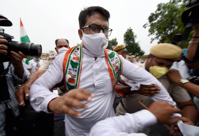 Congress Leaders Pay Tribute To Soldiers Who Were Martyred In Indo-China Clash Congress Leaders Pay Tribute To Soldiers Who Were Martyred In Indo-China Clash