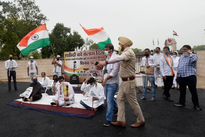Congress Leaders Pay Tribute To Soldiers Who Were Martyred In Indo-China Clash Congress Leaders Pay Tribute To Soldiers Who Were Martyred In Indo-China Clash