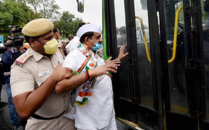 Congress Leaders Pay Tribute To Soldiers Who Were Martyred In Indo-China Clash Congress Leaders Pay Tribute To Soldiers Who Were Martyred In Indo-China Clash