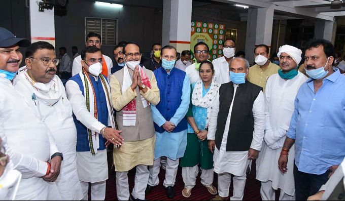 News In Photos (17 June 2020) | Photos Of Top News Today - Oneindia Gallery News In Photos (17 June 2020) | Photos Of Top News Today - Oneindia Gallery
