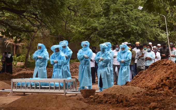 Cremation Of COVID-19 Victims Across India Cremation Of COVID-19 Victims Across India
