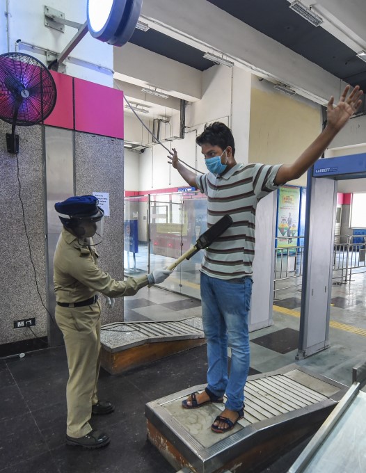 Delhi Metro Service Resumes In Delhi Delhi Metro Service Resumes In Delhi