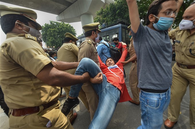 NSUI Workers And Students Protest Against UP Govt NSUI Workers And Students Protest Against UP Govt