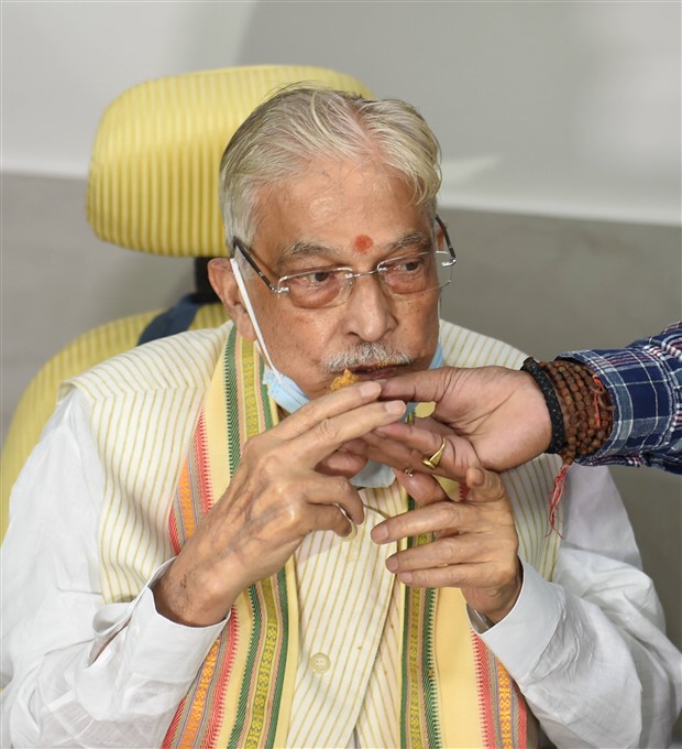 BJP Leaders LK Advani And Murli Manohar Joshi Celebrates The Verdict BJP Leaders LK Advani And Murli Manohar Joshi Celebrates The Verdict