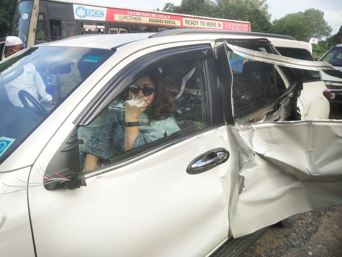 BJP Leader Khushbu Sundar Met With An Accident Near Melmaruvathur BJP Leader Khushbu Sundar Met With An Accident Near Melmaruvathur