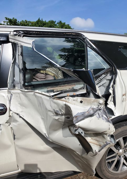 BJP Leader Khushbu Sundar Met With An Accident Near Melmaruvathur BJP Leader Khushbu Sundar Met With An Accident Near Melmaruvathur