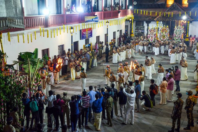 News In Photos (17 December 2020) | Photos Of Top News Today - Oneindia Gallery News In Photos (17 December 2020) | Photos Of Top News Today - Oneindia Gallery