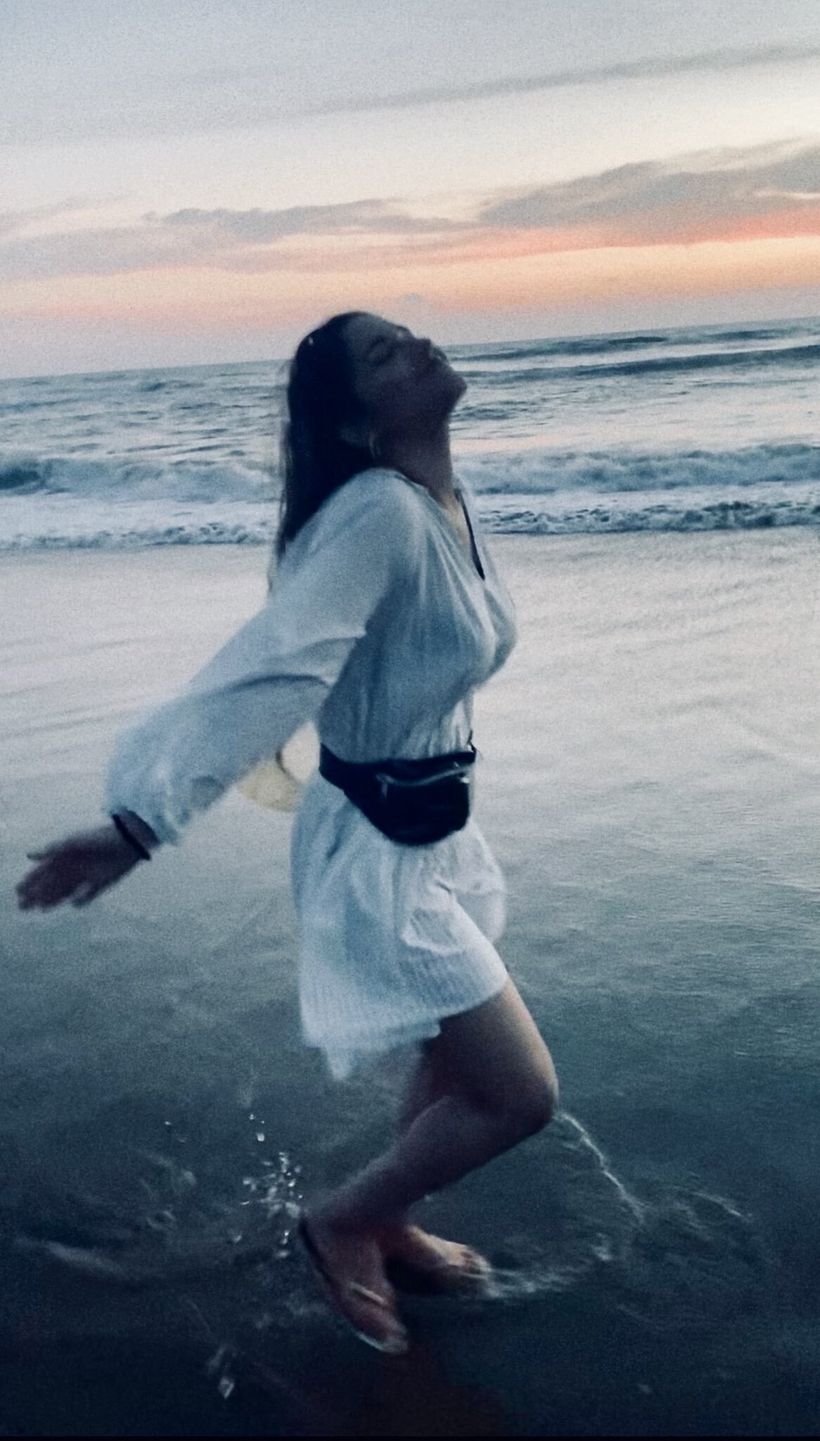 রূপের ছটায় মাত করছেন রুহানি শর্মা