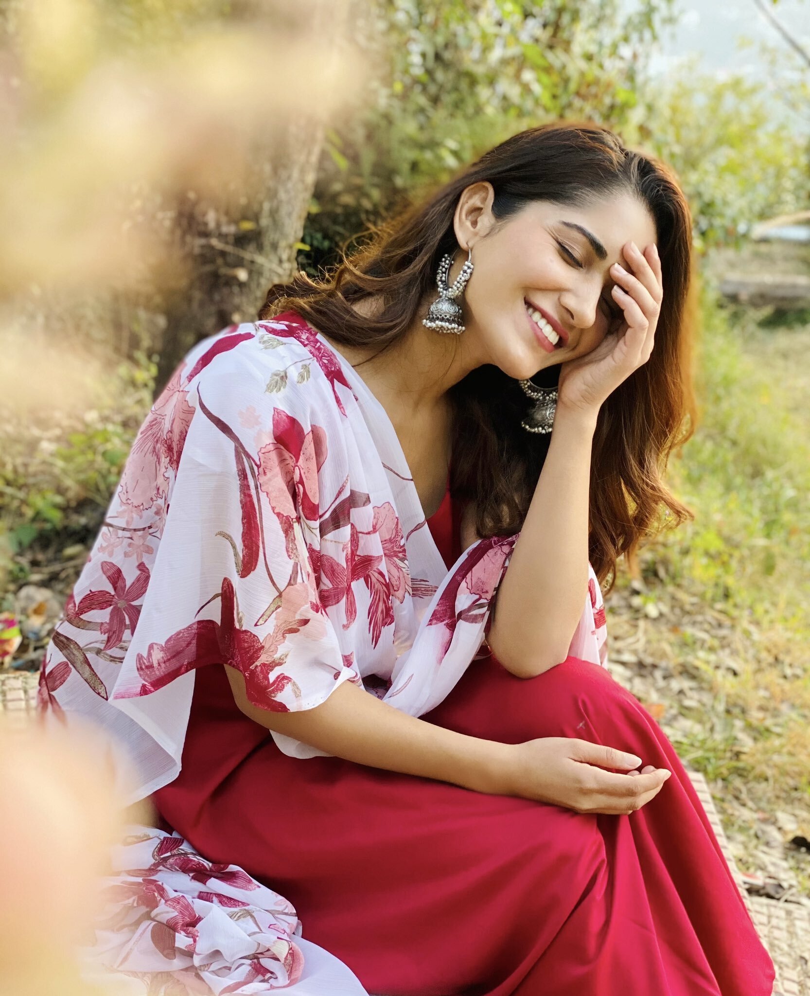 রূপের ছটায় মাত করছেন রুহানি শর্মা