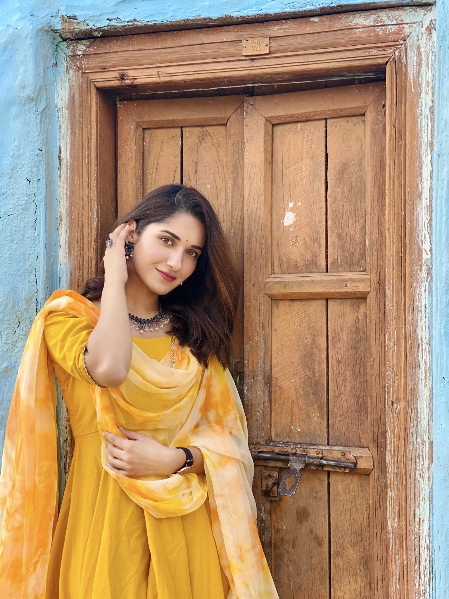 রূপের ছটায় মাত করছেন রুহানি শর্মা