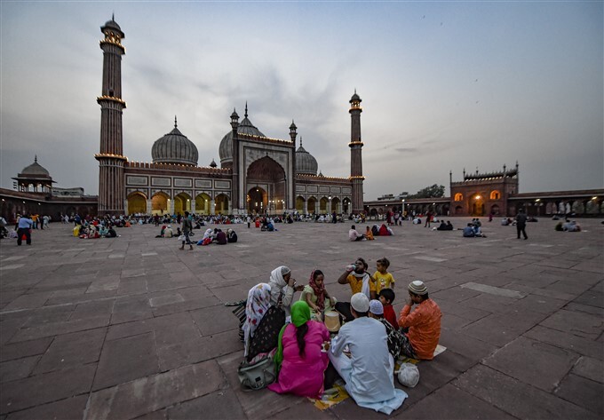 First Day Of Fasting On Holy Month Ramadan Across India Photos: HD ...